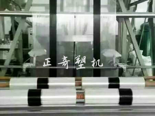 三層共擠（jǐ）黑白雙色地膜機組設備生產線